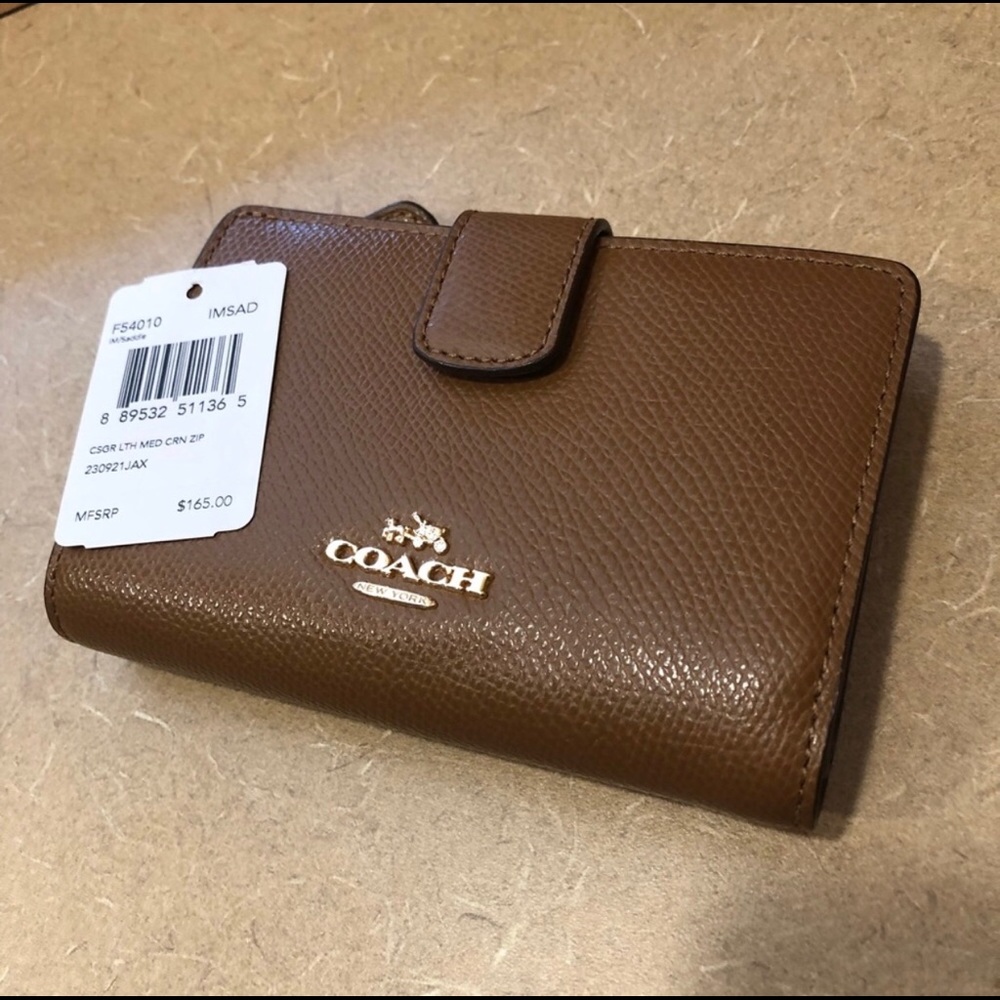Coach Crossgrain Leather Medium Corner Zip Wallet